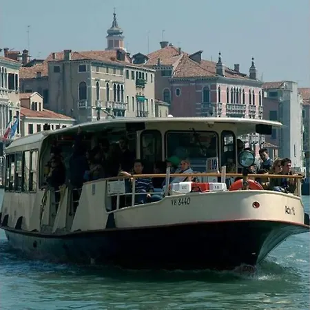 公寓 Casa Di Sissi. A Fianco Al Palazzo Lisatti.